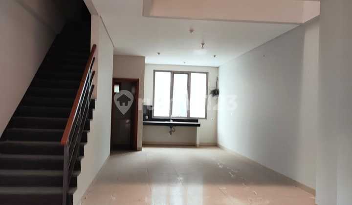 For Rent Three-Story Shop House Near Pasteur and Nurtanio Toll Roads 2