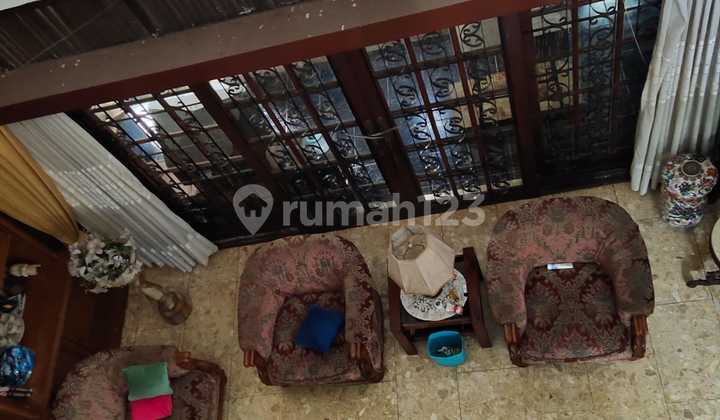 For Sale Two-Story House in Situsari Buah Batu, Green Environment, Strategic Location