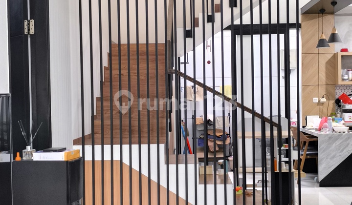 Sell a Nice House, Just Bring Your Suitcase, Near a Private School 2