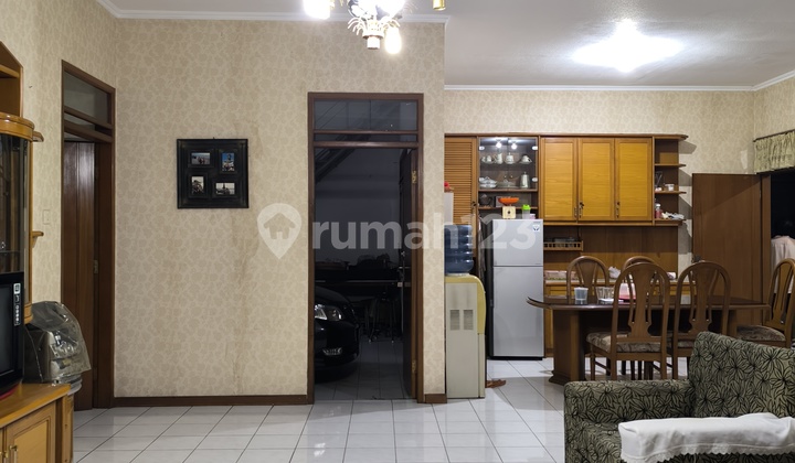 Disewakan Rumah Sirkulasi Pencahayaan Bagus Dekat Perbankan Perkantoran Supermarket Pasar Modern 2