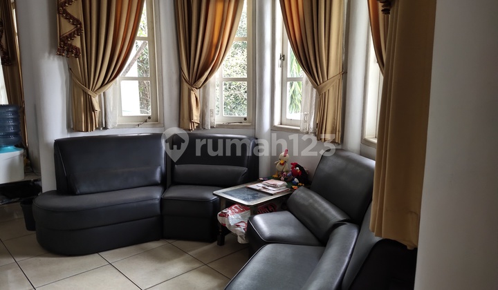 Jual Rumah Dua Lantai Cocok Untuk Rbnb Kamar Luas Ada Teras Nyaman