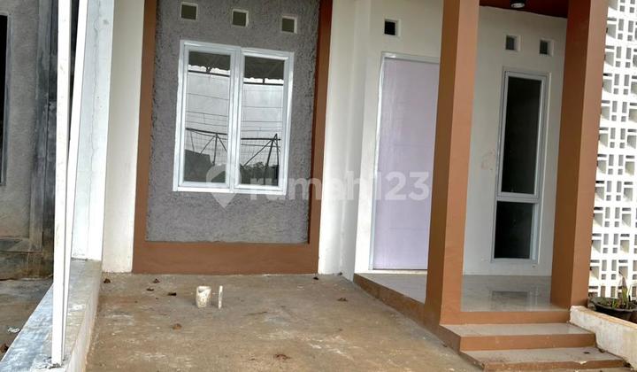 Rumah Bebas Banjir Hanya Selangkah ke Stasiun KRL Daru Rumah Bebas Banjir Hanya Selangkah ke Stasiun KRL Daru
