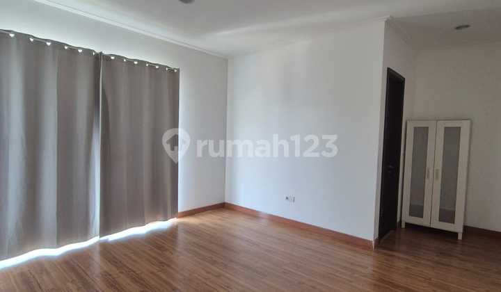 Disewakan Rumah Golf Island PIK 8x15 ada AC dan gorden SIAP HUNI