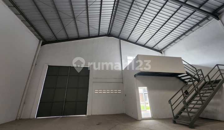 For Rent Warehouse Laksana Business Park, area 930m, ready, negotiable price.