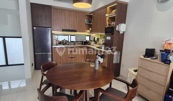 Rumah golf island PIK luas 5x15 3lantai furnish interior Bagus