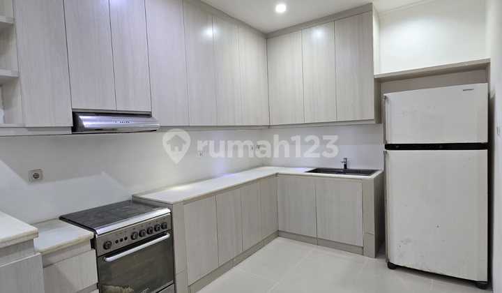 House for Rent in PIK, 150m², 3 Floors, Fully Furnished, Neat and Good.