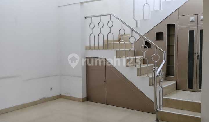 Dijual Rumah Semi Furnis Siap Huni Taman Palem Lestari.jkt Barat 2