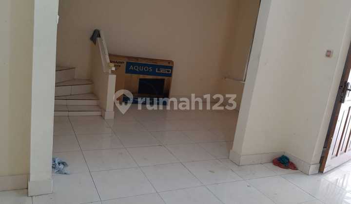For Rent: 2-Story House. Ready to Occupy. Taman Palem Lestari, Kalideres, West Jakarta.