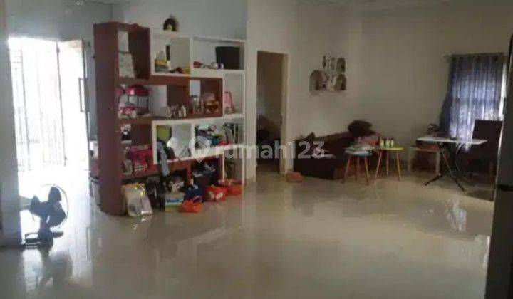 Rumah 2 Lantai Bagus Semi Furnished SHM di Cluster Madrid , Tangerang 1