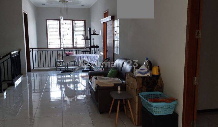 Rumah 2 Lantai, Siap Huni di Komplek Taman Aries Blok. E6, Meruya 2