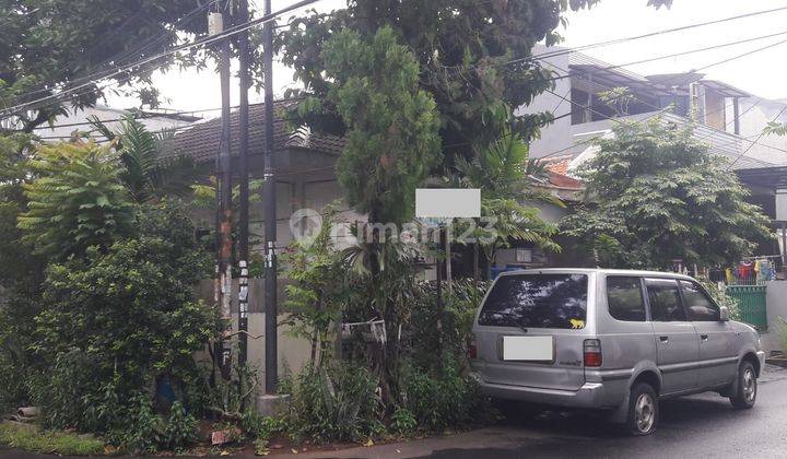 Rumah Tua Posisi Hoek di Komplek Taman Aries Blok. E6, Meruya 1