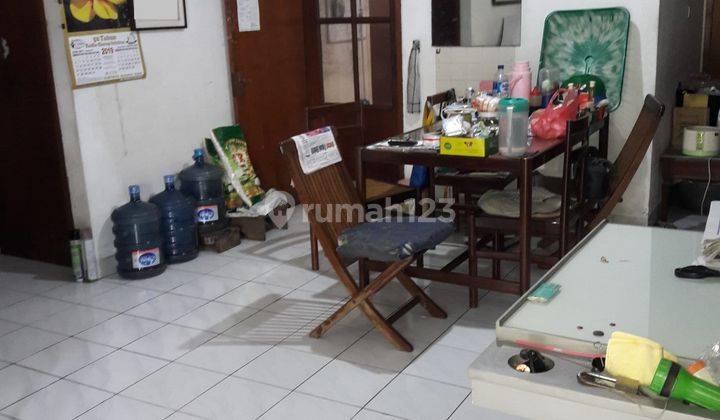 Rumah Tua Posisi Hoek di Komplek Taman Aries Blok. E6, Meruya 2