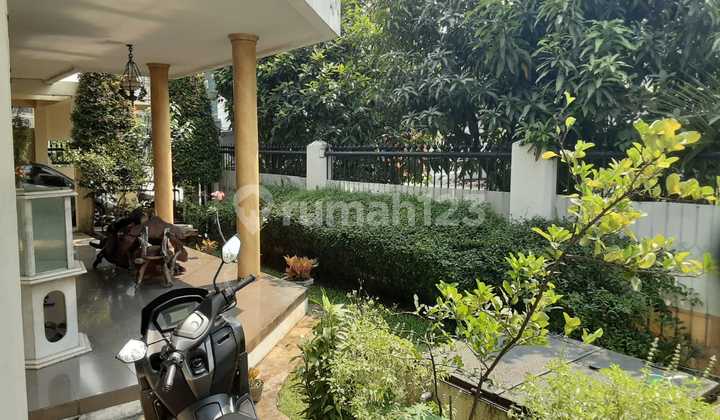 Rumah 2 Lantai, Terawat di Komplek Taman Aries Blok. B, Meruya 2