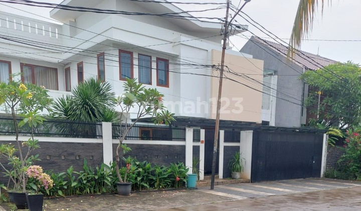 Rumah Bagus Siap Huni di Lingkungan Tenang dan Nyaman, Komplek Sekneg Lama, Cidodol, Kebayoran Lama, Jaksel