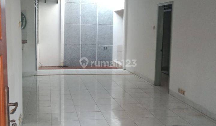 Rumah Siap Huni, 1 Lantai di Taman Aries Blok. E8, Meruya, Kembangan 1