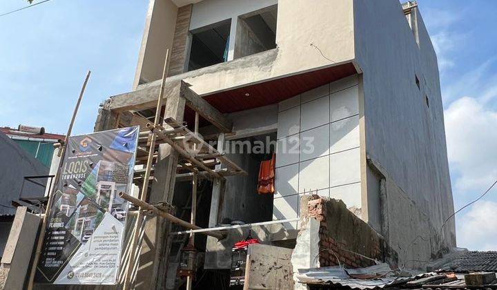 Rumah Baru 3.5 Lantai Ada Kolam Renang di Kayu Putih 2
