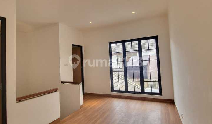 Dijual Rumah Siap Huni di Emerald Residence 2