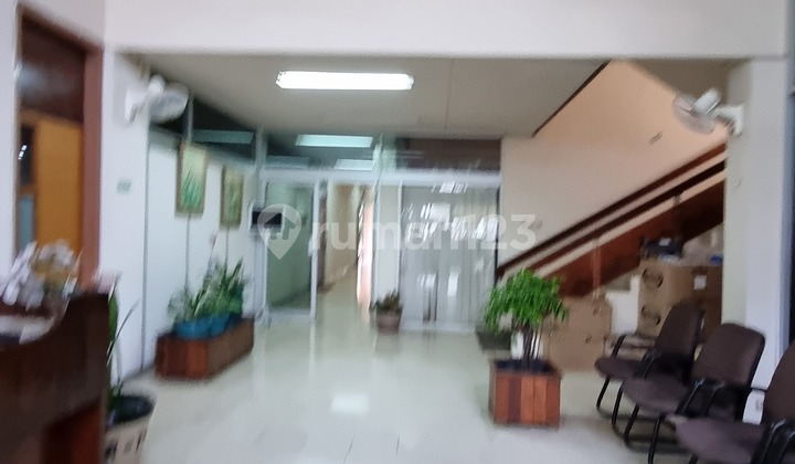 Dijual Gedung 3 Lantai di Lokasi yang Strategis Menteng, Jakarta Pusat