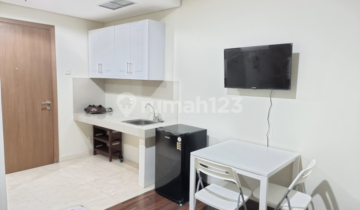 Puri Orchard Studio Hadap Kolam Renang LT 15, Furnished 2