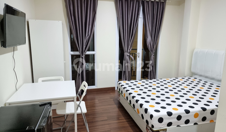 Puri Orchard Studio Hadap Kolam Renang LT 15, Furnished