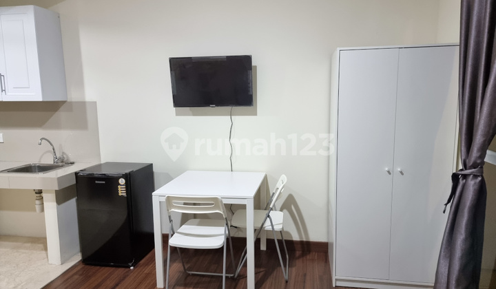 Puri Orchard Studio Hadap Kolam Renang LT 15, Furnished