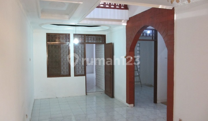 For Sale Nice 2-Story House in Graha Raya Bintaro For Sale Nice 2-Story House in Graha Raya Bintaro