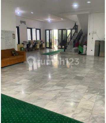Dijual Rumah Hitung Tanah Halaman Luas di Kawasan Kemang Jaksel