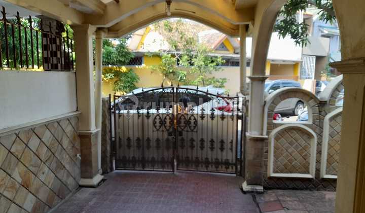 For Sale Nice 2-Story House in Graha Raya Bintaro For Sale Nice 2-Story House in Graha Raya Bintaro