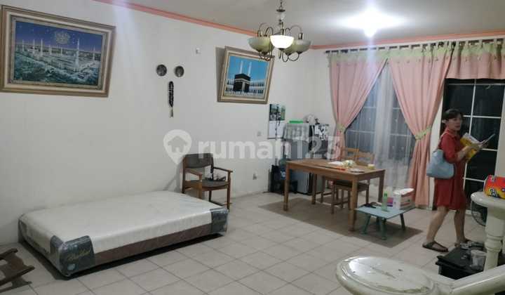 Di jual rumah 2 lantai  Taman Singosari Lippo village 2