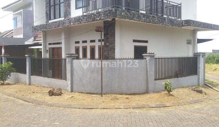 Rumah Murah 2 Unit Lokasi Pojok Luas 223 Meter di Perumahan Villa Bukit Tidar Kota Malang