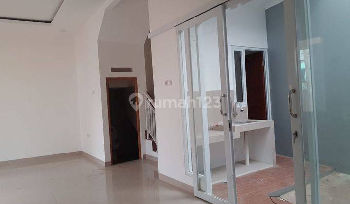 Rumah 2 Lantai di Pinggir Jalan Lokasi Dekat Tol Cisalak 4