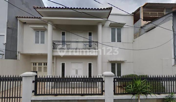 Brand New House di menteng dalam