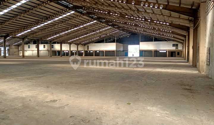Warehouse for Rent in Tambun Bekasi, Front Width 100 meters
