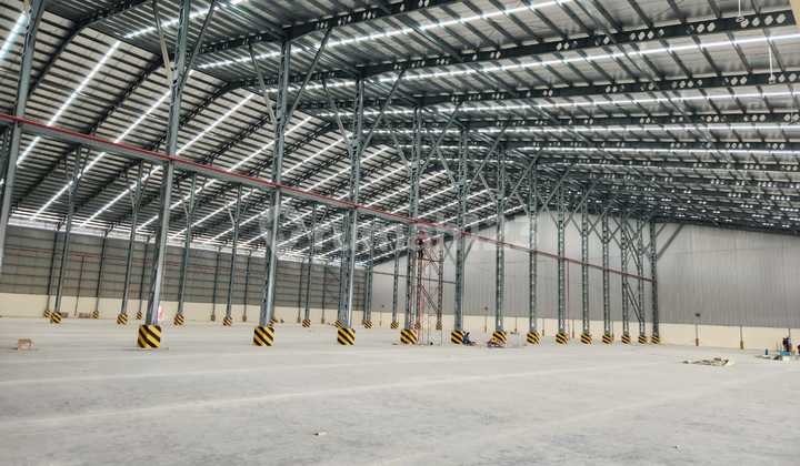 Warehouse for Rent in Cakung Cilincing, Good Condition with Loading Dock