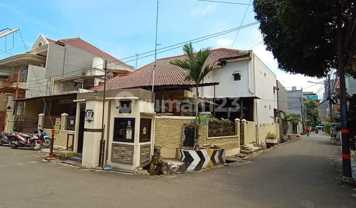 Boarding House and House in Tomang Near Central Park School Village 2