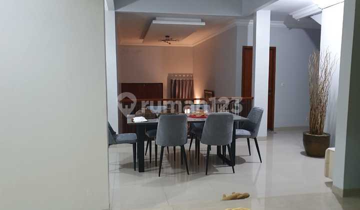 Rumah Cantik Maksimal Gaya Minimalis, Bersih Terawat di Setiabudi Regency