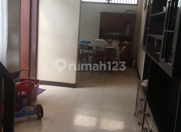 Sell a comfortable, ready-to-occupy house in Cicendo-Bandung. 2