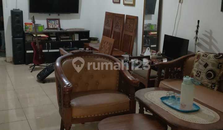 Yu Kepoin rumah 2 lantai di Ciwastra yang memiliki banyak kamar dan lingkungan nyaman
