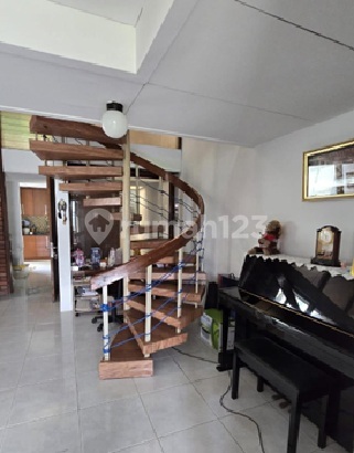 Selling a 3-Story Villa-Like House, Well-Maintained and Move-In Ready in Sukajadi, Bandung City 2