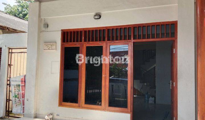 RUMAH 2 LANTAI DISEWAKAN. LEBIH COCOK KALAU DIGUNAKAN UNTUK USAHA ATAU PERKANTORAN ATAU SEBAGAI RUMAH HUNIAN JUGA BISA 1
