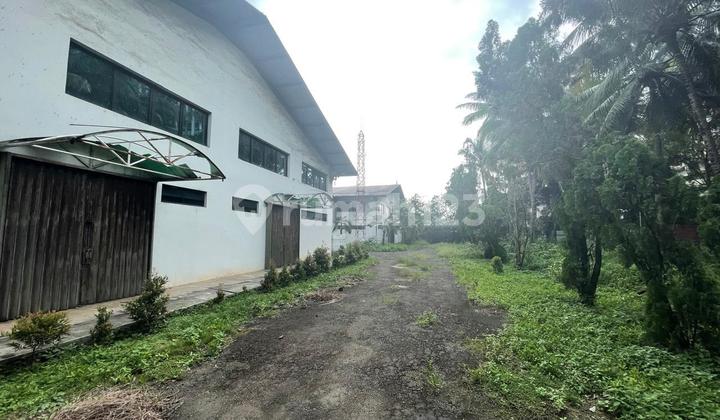 FORMER FACTORY IN PINANG TANGERANG CONSISTS OF 3 BUILDINGS WITH A GOOD LOCATION