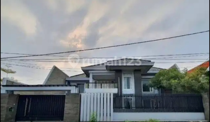 Rumah Mewah 2 Lantai Semi Furnish Jalan Utama Klampis Anom