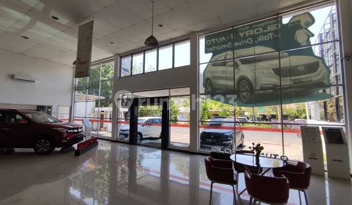 Bangunan Eks Showroom Raya Jemursari Strategis Area Komersial