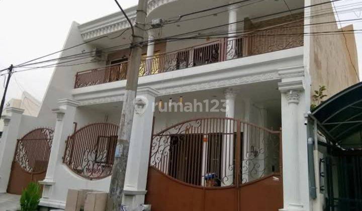 Rumah 3 Lantai Sangat Terawat Siap,hini Strategis Dekat Wm 1