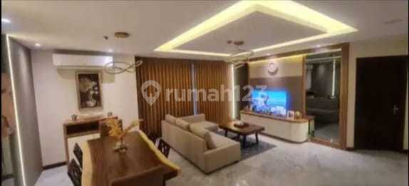 Luxury 3-BR Furnished Condominium, Premium Location Tunjungan Plaza