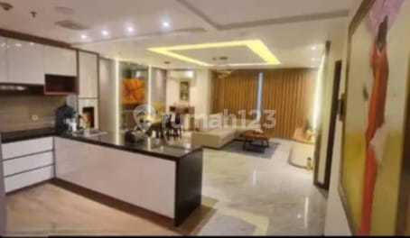 Luxury 3-BR Furnished Condominium, Premium Location Tunjungan Plaza