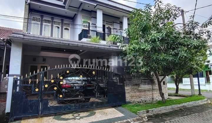 Rumah 3 Lantai Semi Furnish Siap Huni One Gate System