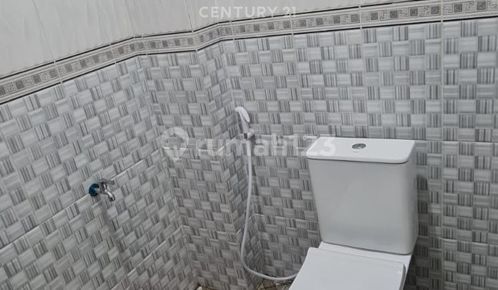 House in Mayang Pratama Bekasi, Safe and Comfortable Neighborhood 2