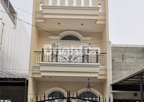 Rumah Minimalis 3 Lantai: Villa Kapuk Mas, Vikamas - Penjaringan, Jakarta Utara