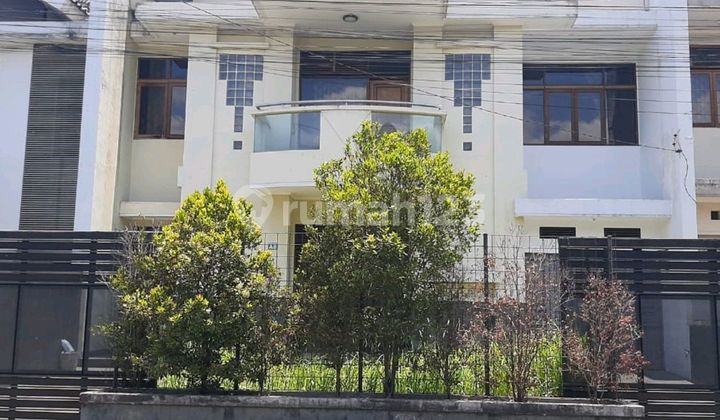 Luxury House Ready to Live In and Comfortable Luxury House Ready to Live In and Comfortable